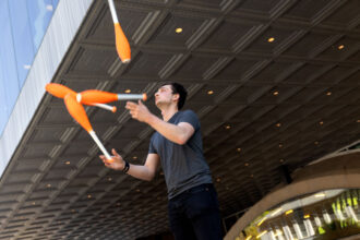 The Math Behind the Magic: How FlyJuggler Turns “Siteswap” Theory Into Mesmerizing Art